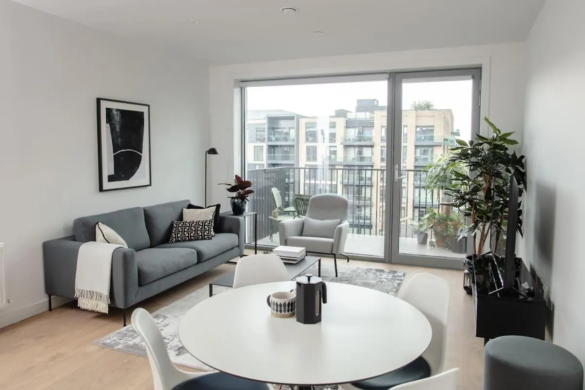 City Apartments By Dublin At Home 0*,